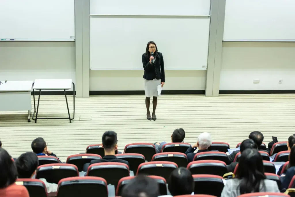 classroom-f6cf1c0c2ee31d69e0ec13fbce14cb2550a7ef84.webp